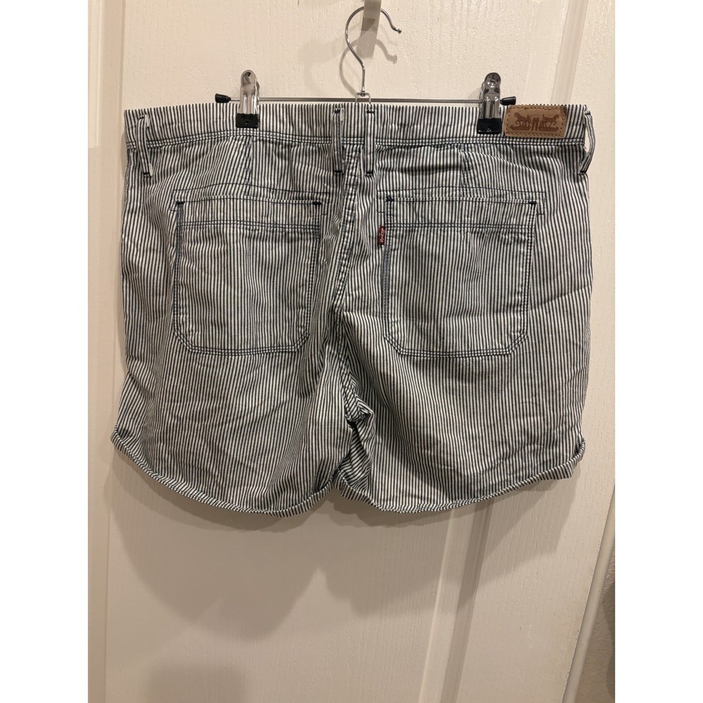 Levis Womens Striped‎ Denim Shorts Blue White Roll Cuff Size 32 Waist Retro - Picture 2 of 7
